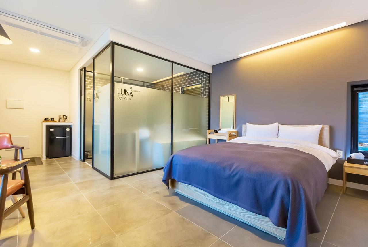 Lunamar Pension Чеджудо Экстерьер фото